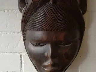 Gammel afrikansk maske i træ