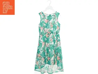 Blomstret sommerkjole fra H&M (str. 140)