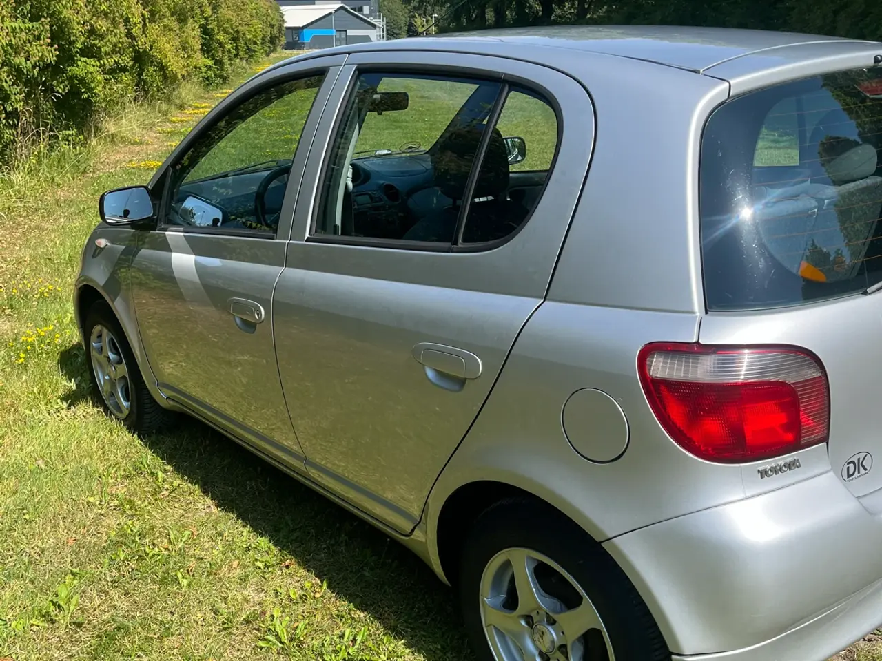 Billede 2 - Toyota Yaris 1,3 årgang 2002benzin kM 129.900