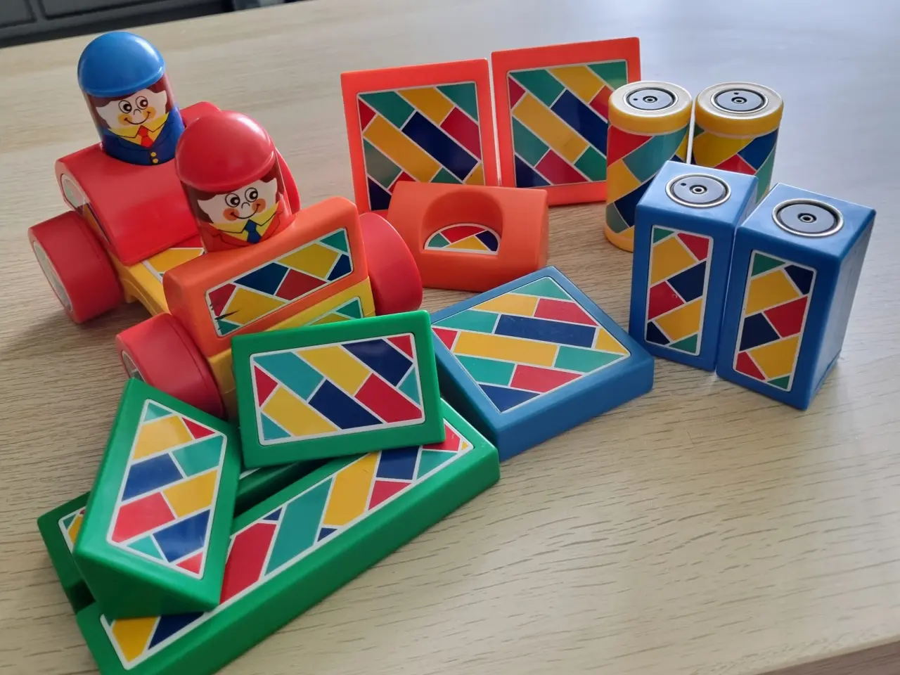 Billede 2 - Vintage Hilco magnetisk legetøj 21 dele