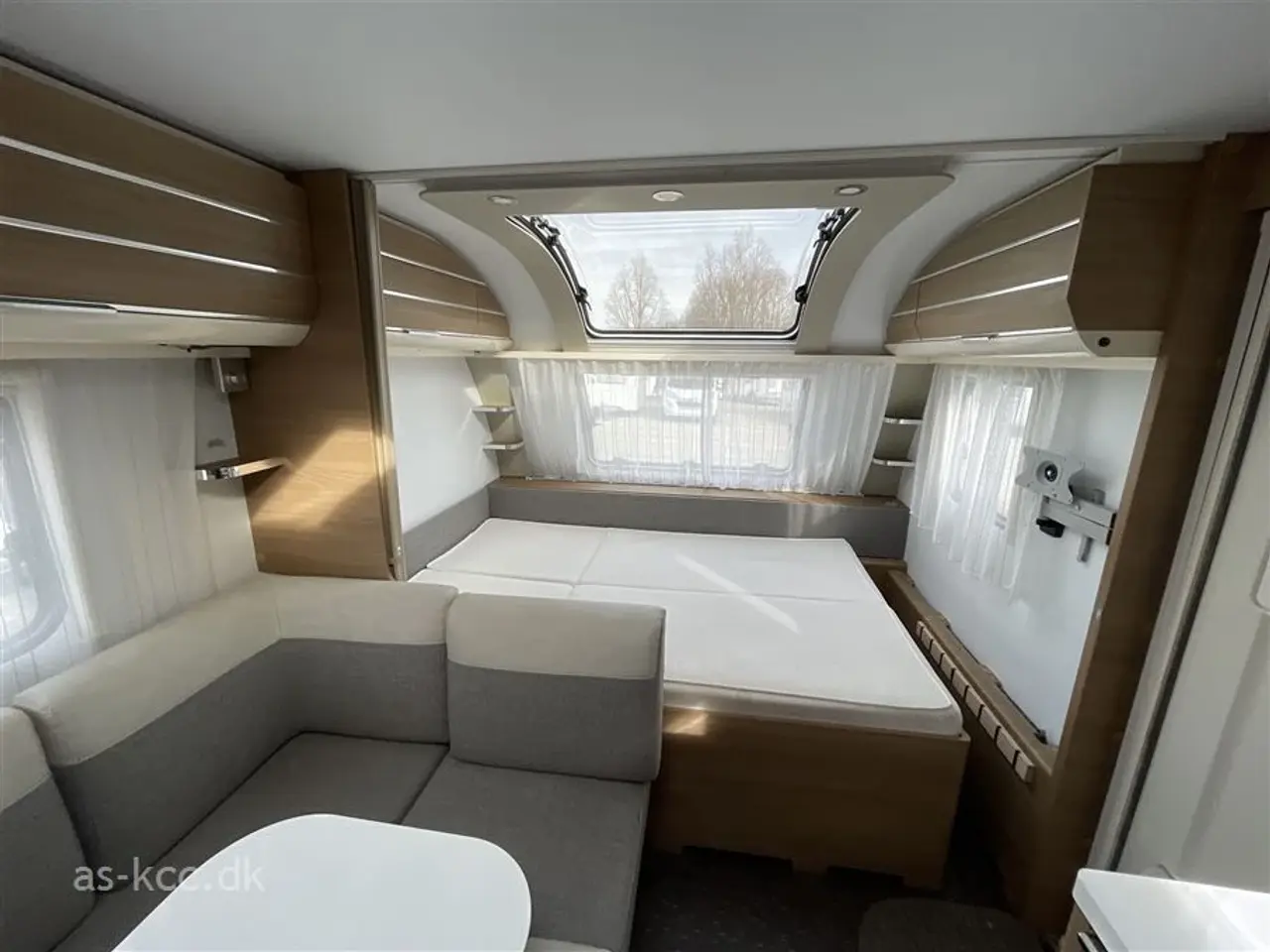 Billede 5 - 2020 - Adria Adora 573 PT Supreme edition   Adria Adora 573 PT Supreme Edition årg. 2020 7 sovepladser, 5 siddepladser. Køjer, dobbeltseng, rundsiddegruppe,  mover, solceller