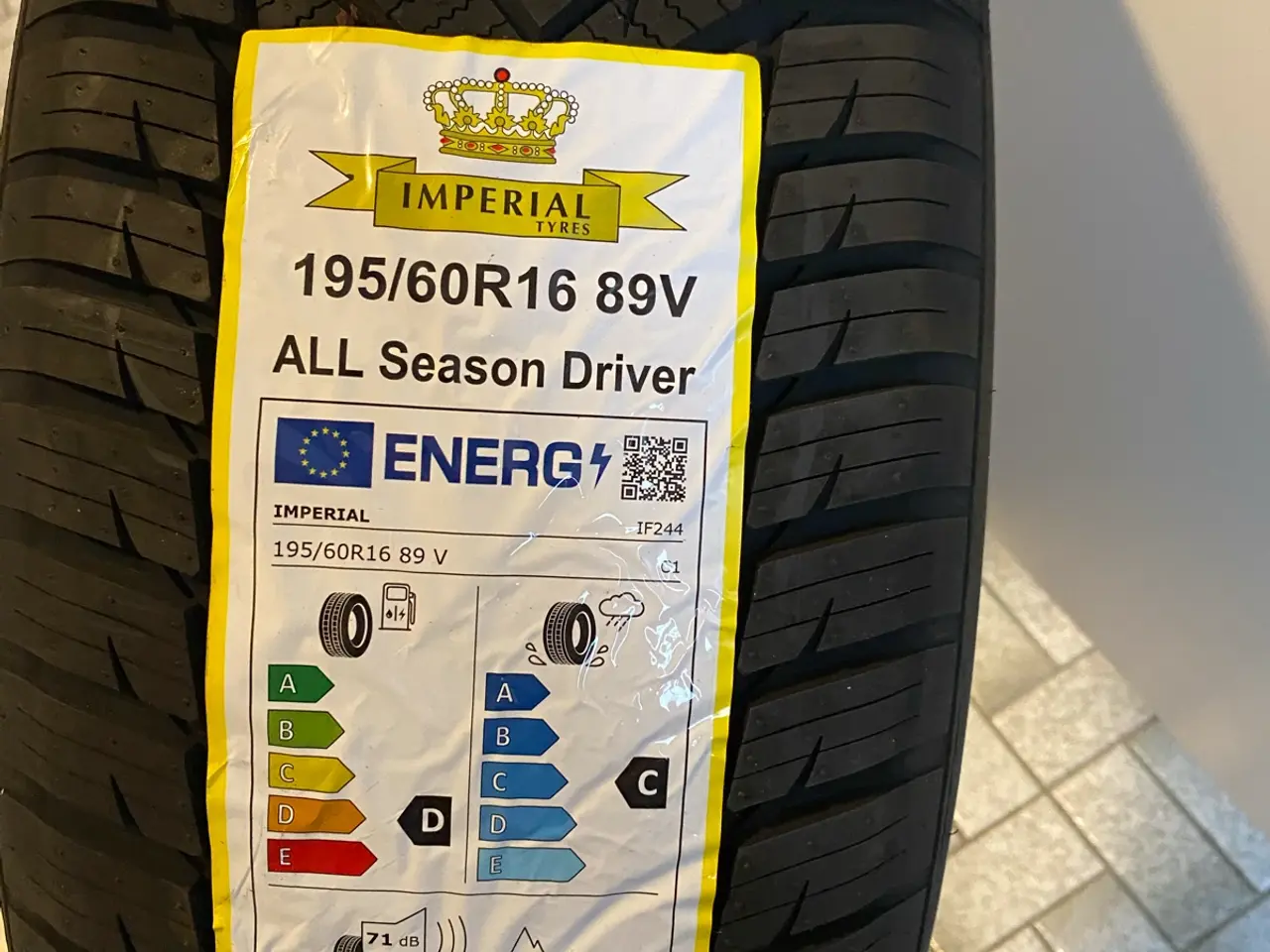Billede 1 - 4 stk helt nye helårsdæk sælges billigt