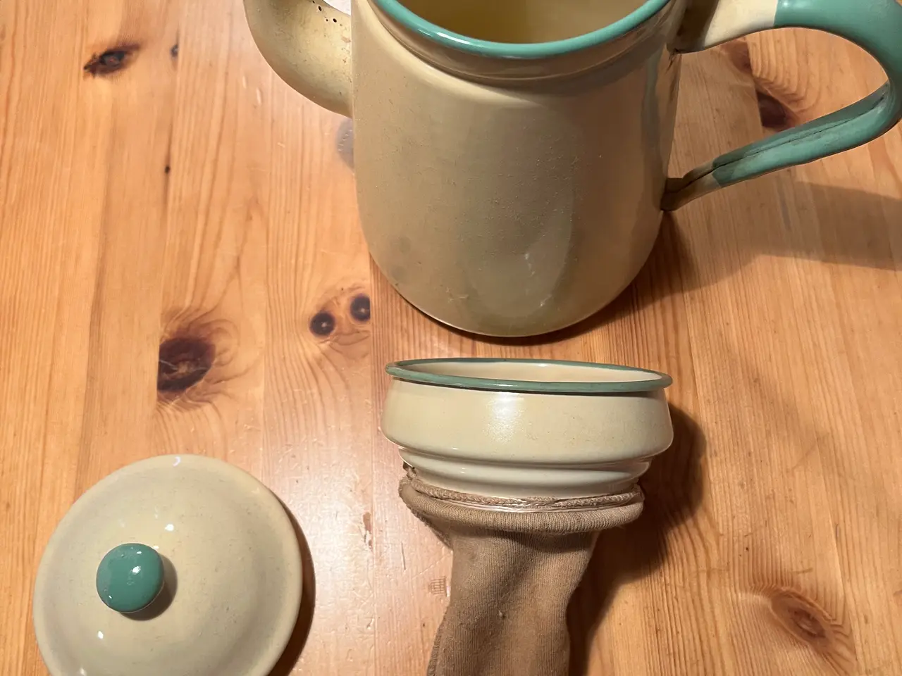 Billede 2 - Kaffekande i gul emalje
