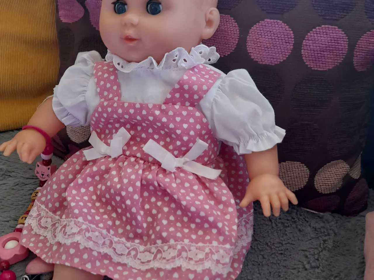 Billede 10 - Babydukke 35 cm med 12 dele tilbehør.