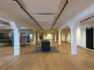 Moderne og nyistandsat kontor i stilfuld New Yorker-stil