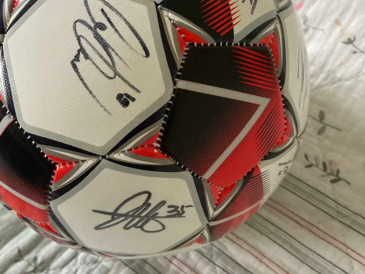 Billede 4 - EFB kampbold med autografer (2017/2018)