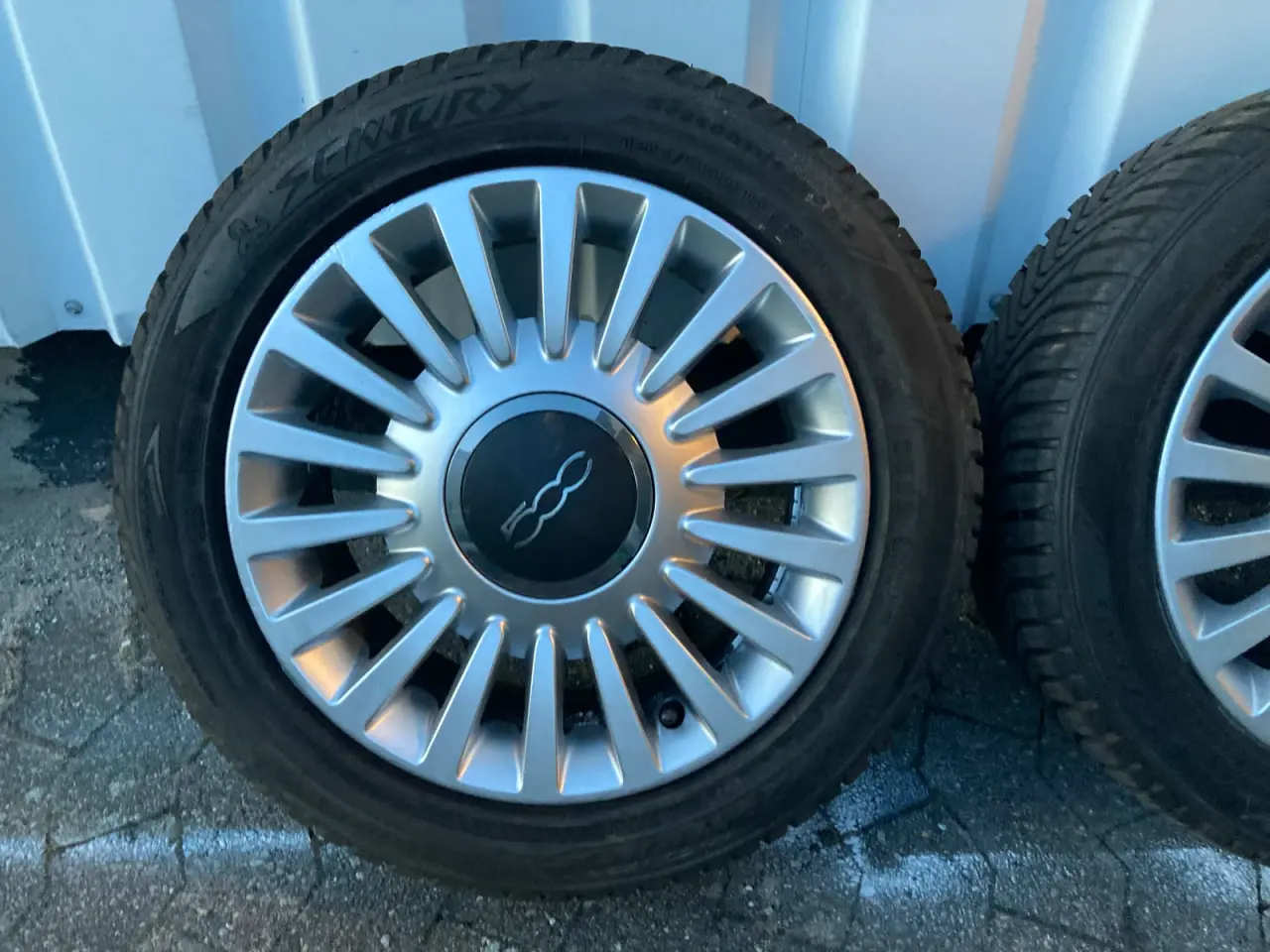 Billede 2 - Brugte originale Fiat 500 Lounge fælge helårshjul