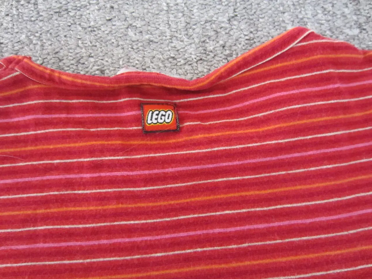 Billede 5 - Sød langærmet bluse fra Lego i str. 92