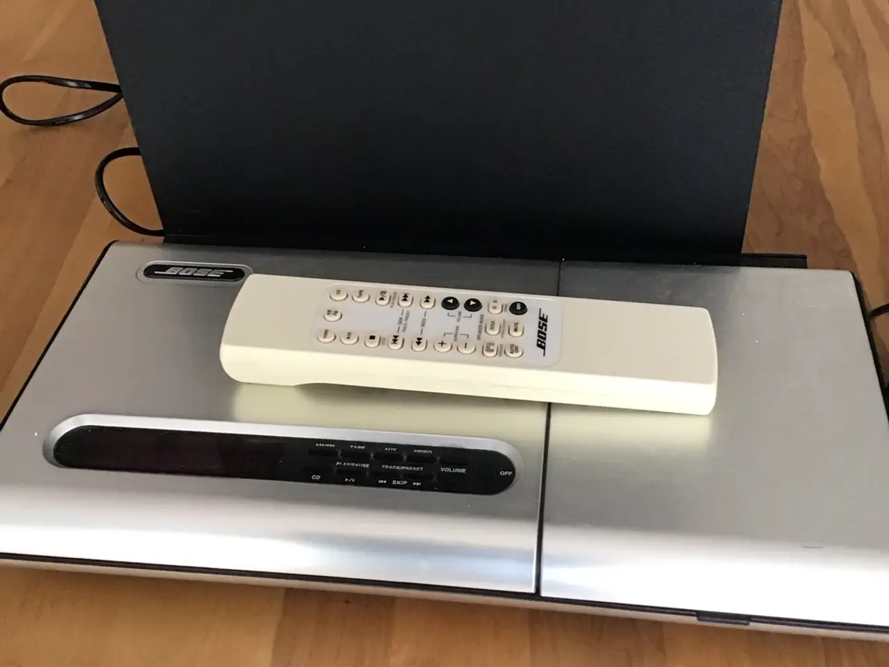 Billede 1 - Bose radio med cd afspiller 2 højtaler,subwoofer