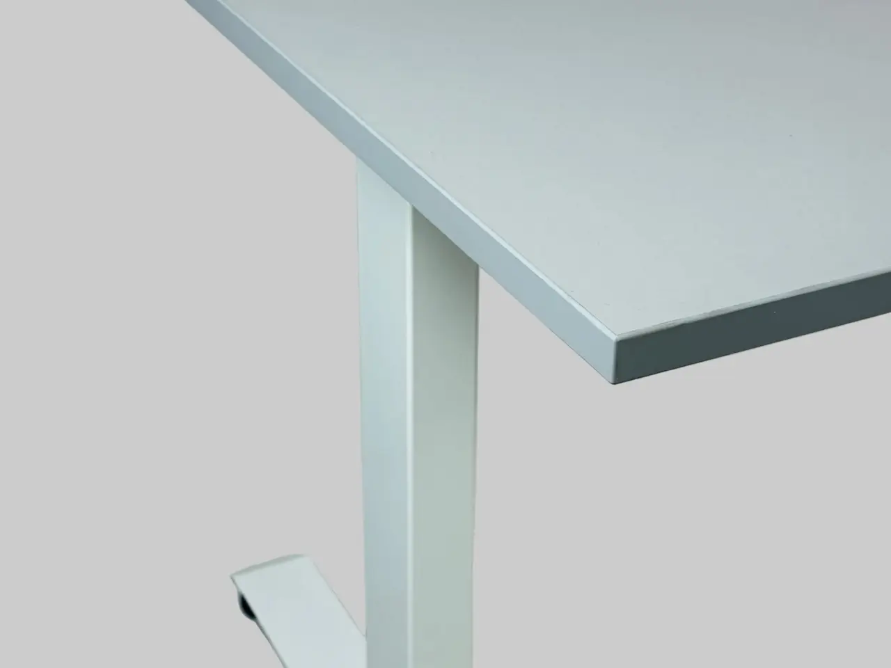 Billede 4 - Hæve/sænkebord – Lysegrå/Hvidt Stel 140x80cm