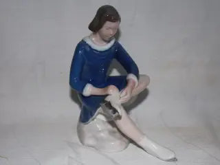 Porcelænsfigur "Pige med skøjter" fra B&G