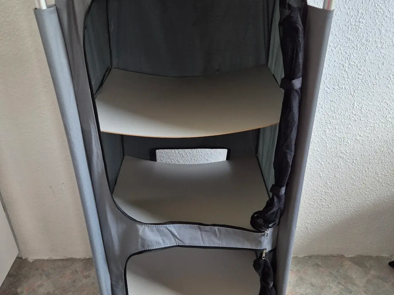 Billede 2 - Camping garderobeskab
