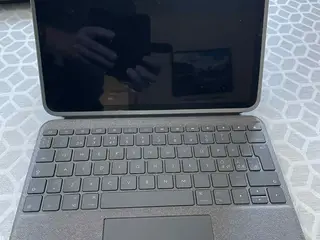 iPad Pro 11", 256 gb m. Logtich keyboard cover