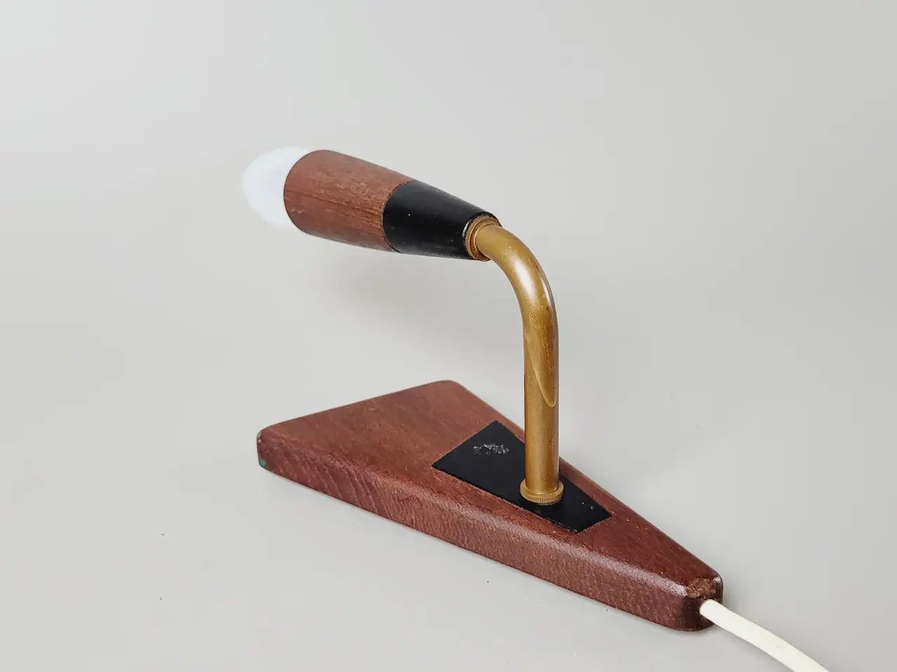 Billede 5 - ⭐️· Super flot retro væglampe i teak og kobber