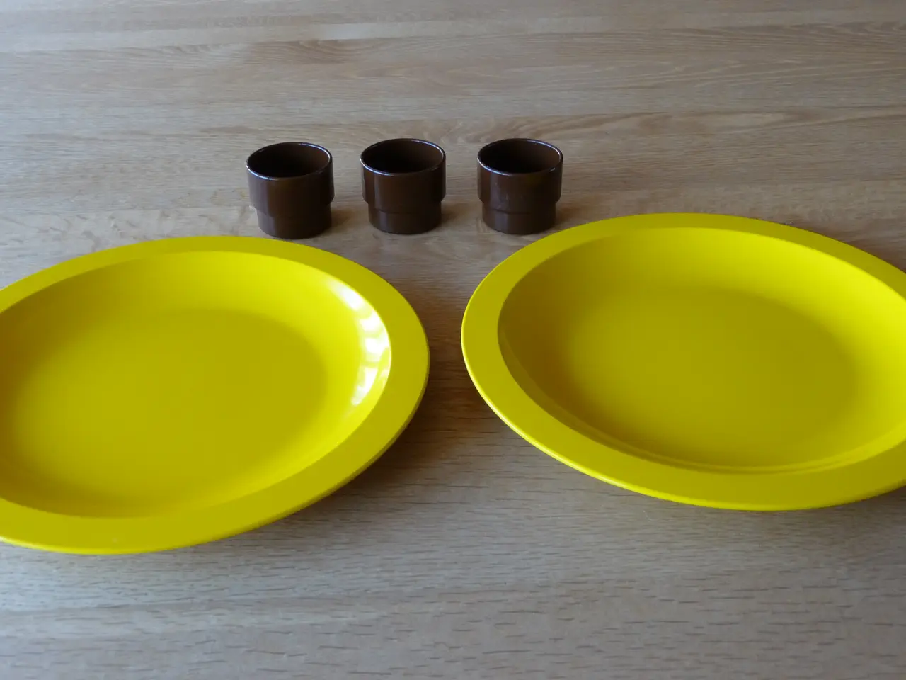 Billede 1 - PLASTSERVICE - TALLERKEN & ÆGGEBÆGER