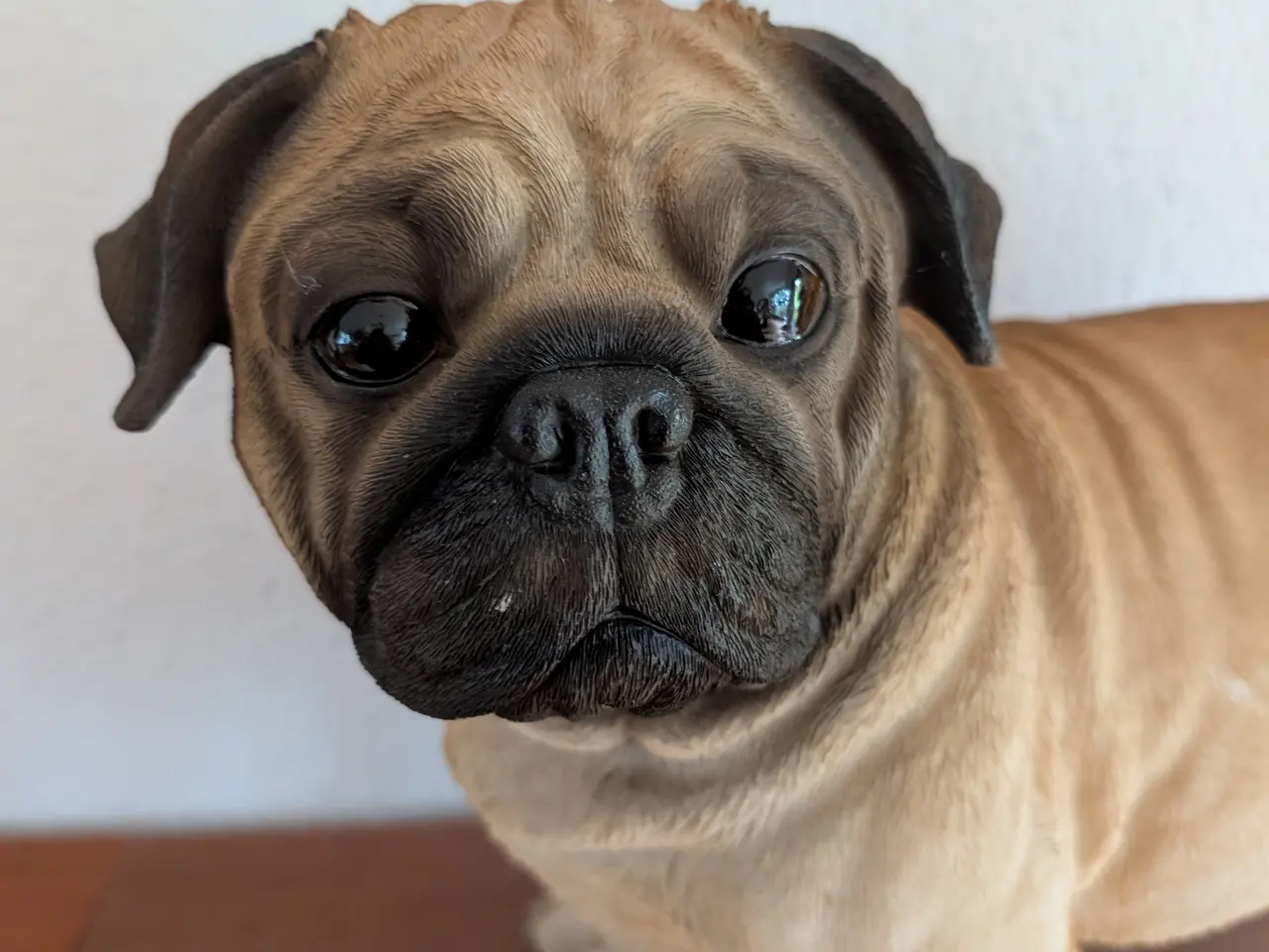Billede 2 - Naturtro Mops figur