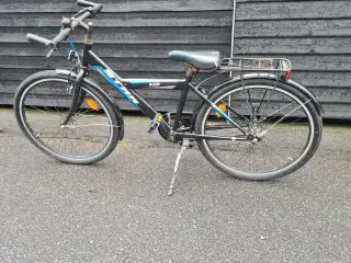 Brugt drengecykel klar til brug.