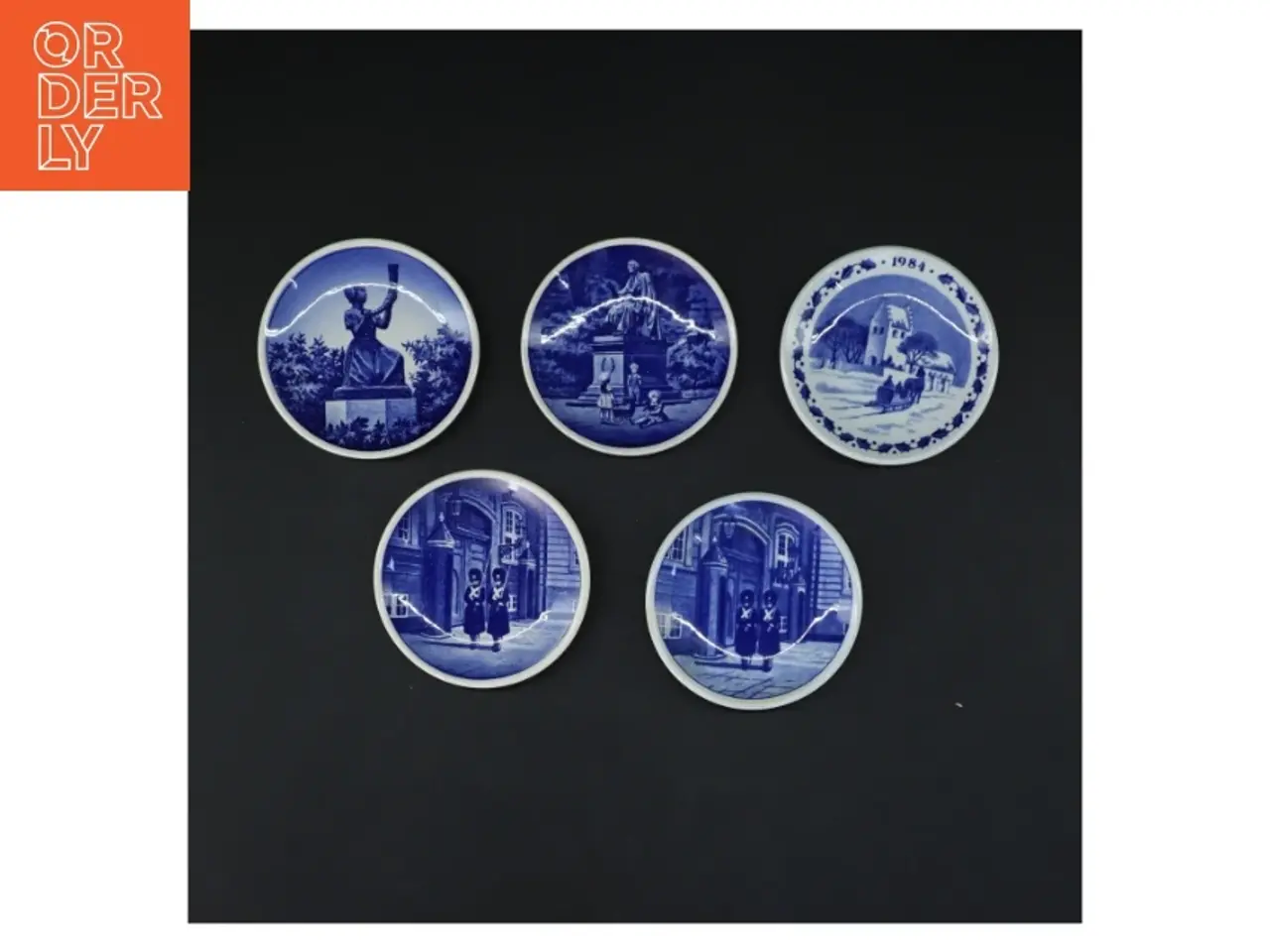 Billede 1 - Blå dekorative platter, 5 stk (str. 5 stk Ø 8,5 cm)
