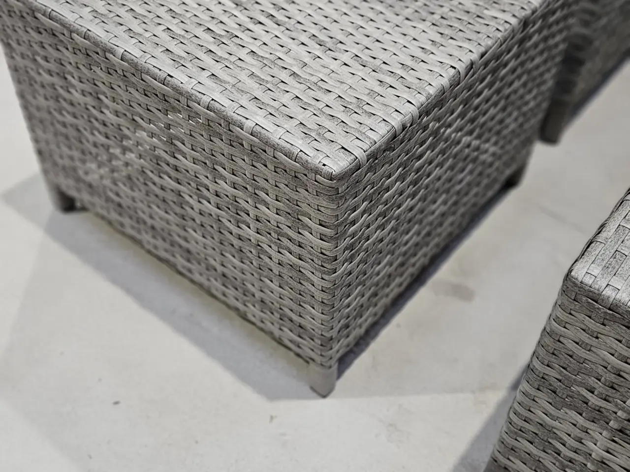 Billede 2 - 8 loungestole / 2 loungeborde – helt ubrugte