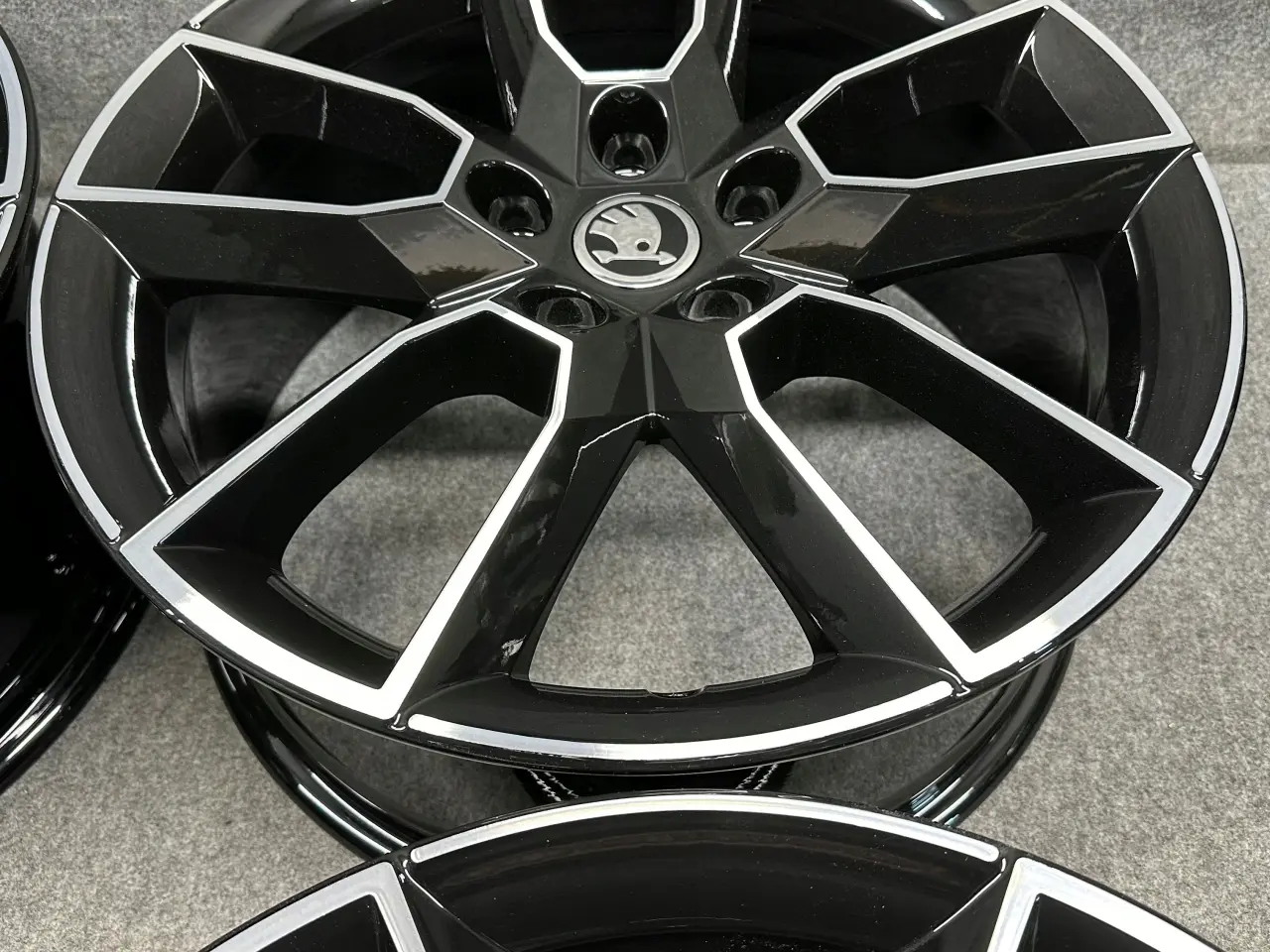 Billede 5 - SKODA OCTAVIA 18" Gemini 7.5" x 18" 5x112 ET 51