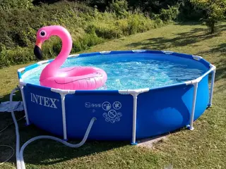 Pool med pumpe.