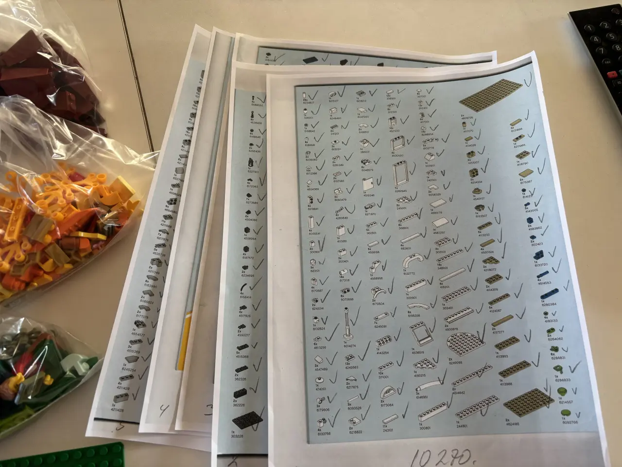 Billede 4 - 10270. LEGO Creator boghandel og byhus. 