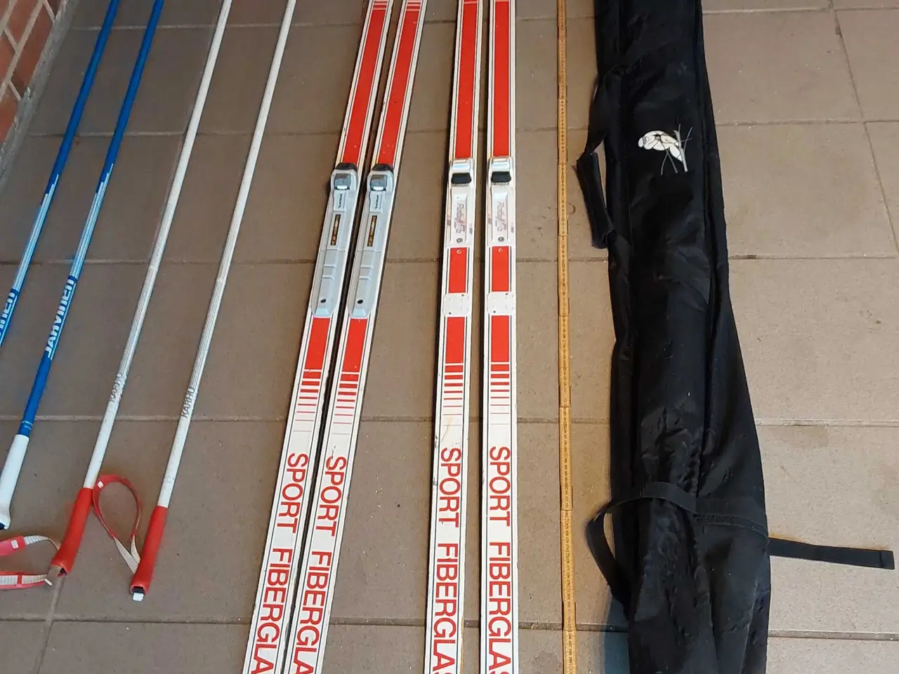 Billede 11 - Langrend ski 2 par på 2 m stave og opbevaringspose