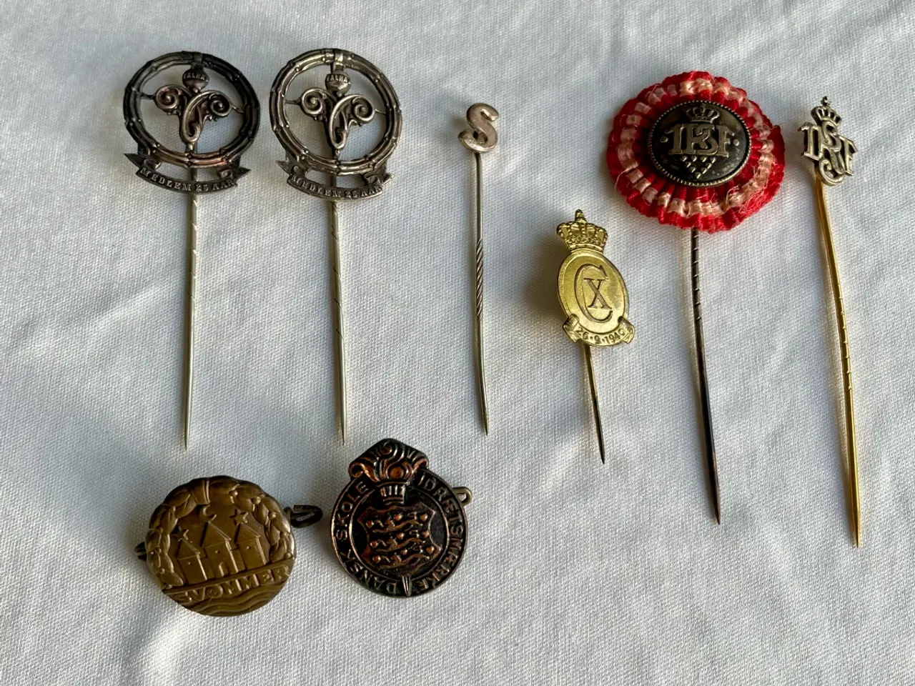 Billede 1 - Ældre nåle/pins og emblemer