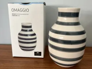 KÄHLER. Grå keramik Omaggio vase.