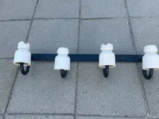Knagerække med 4 porcelæn knopper 