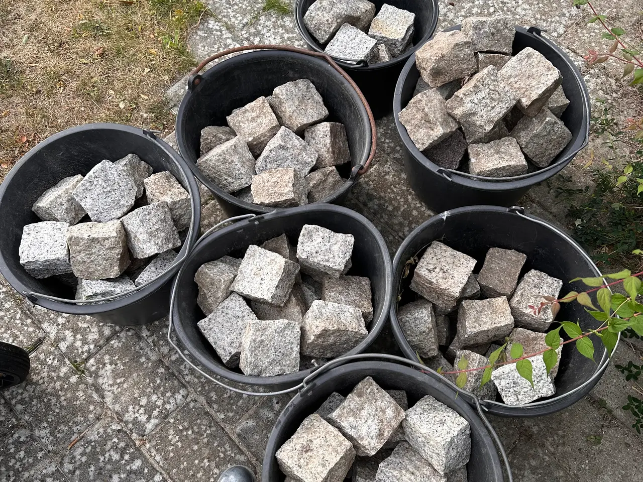 Billede 1 - Chaussesten gives væk gratis