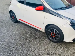 Aygo med El-skydetag