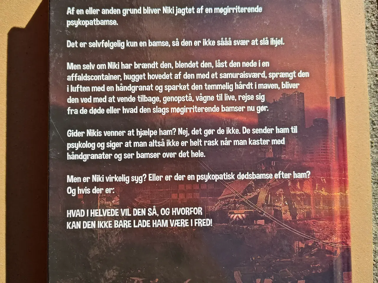 Billede 2 - Bamser, Bomber og Brødristere BOG af Niki Topgaard