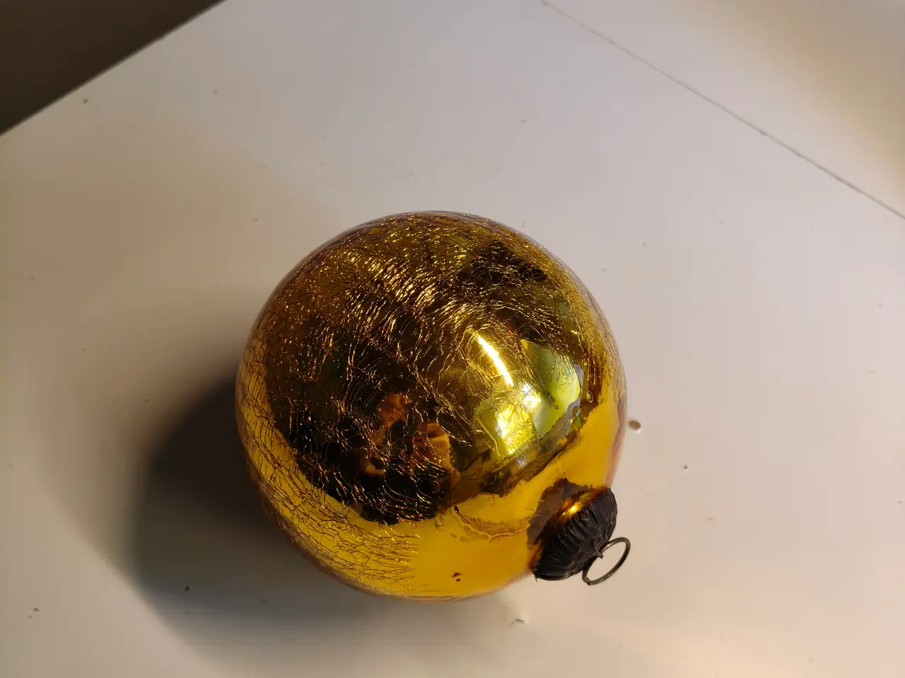 Billede 3 - Stor krakeleret glas guld julekugle.