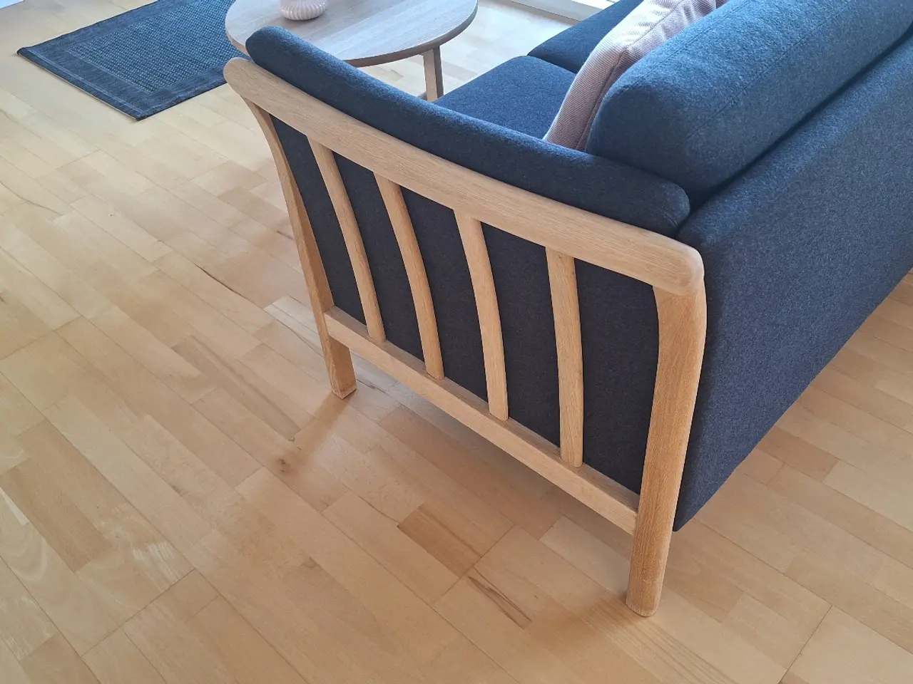 Billede 3 - Sofa + bord + lampe.