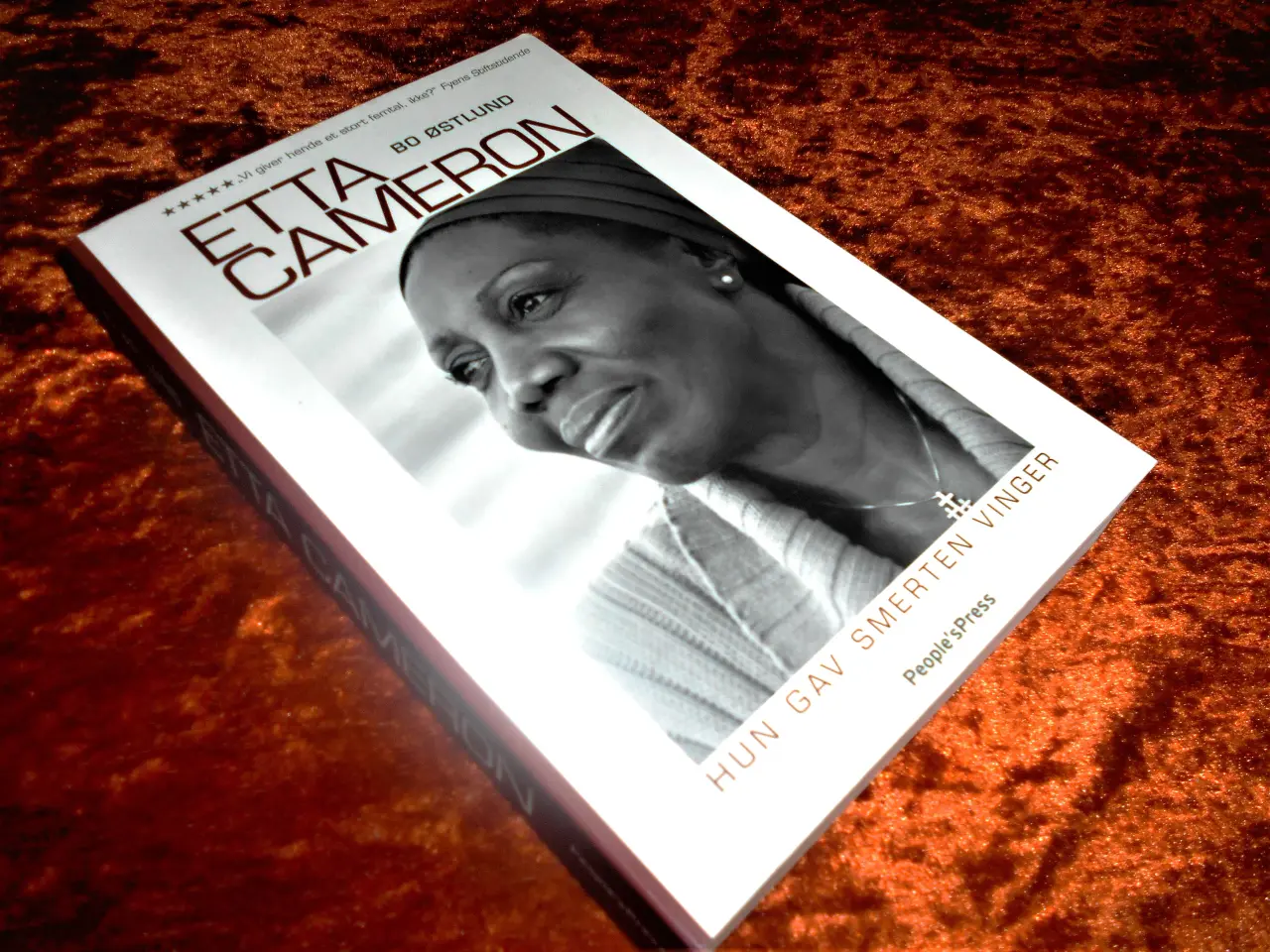 Billede 1 - Etta Cameron - hun gav smerten vinger, Bo Østlund