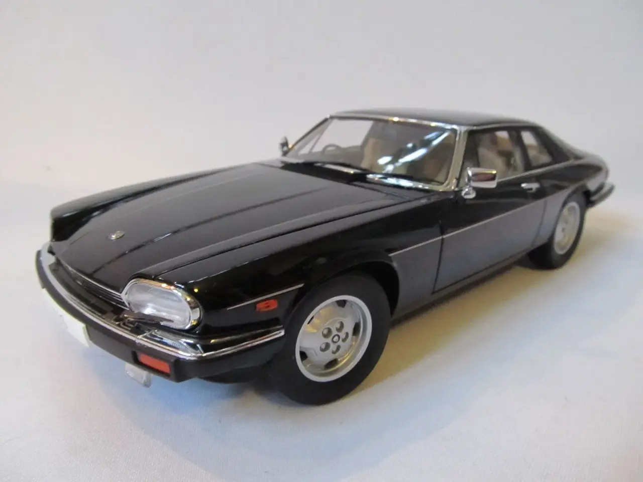 Billede 1 - 1976 Jaguar XJ-S V12 1:18