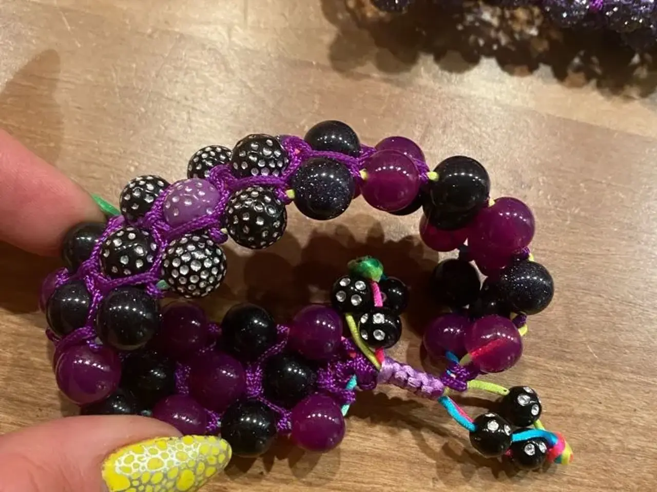 Billede 5 - Flotte nye knyttede armbånd