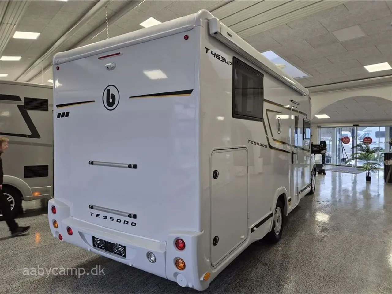 Billede 2 - 2026 - Benimar Tessoro 463 Automatgear. Dieselfyr. 12V kompressor køl. 200W solcelle. Markise. Tv. 5 selepladser. Batteri. Helårsdæk. p-sensor for og bag. Bakkamera.