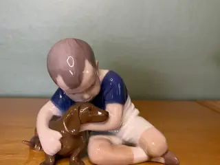 Bring & Grøndahl dreng med gravhund. 