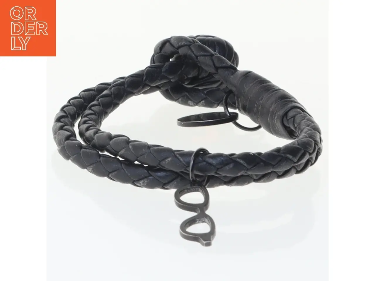 Billede 2 - Flettet læderarmbånd med vedhæng fra FLEYE (str. 9 cm)