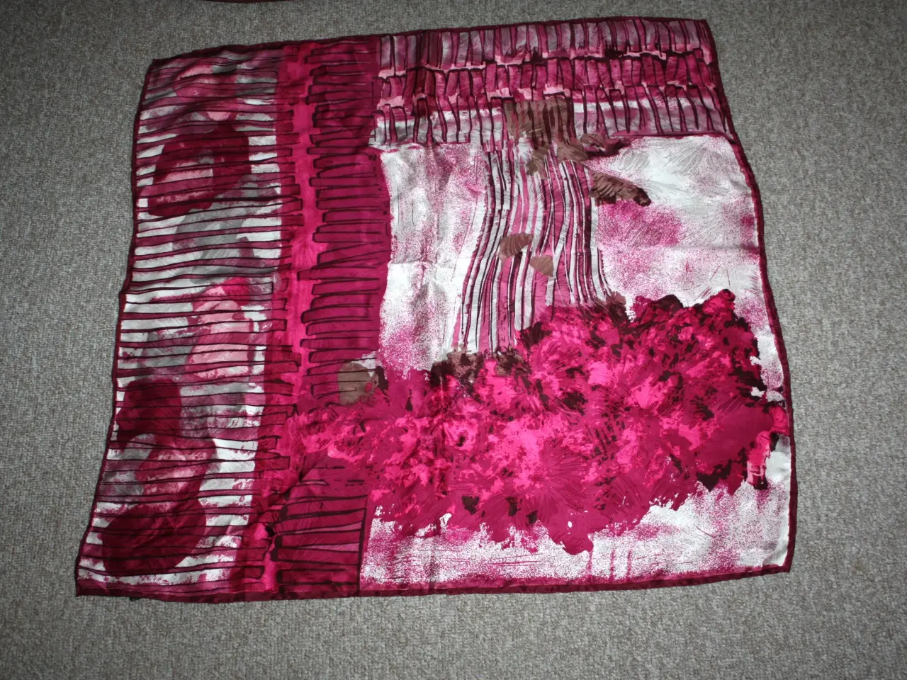 Billede 2 - Vintage silke tørklæde 85 cm x 85 cm 100% silk