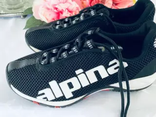 Sneakers næsten som nye pæne