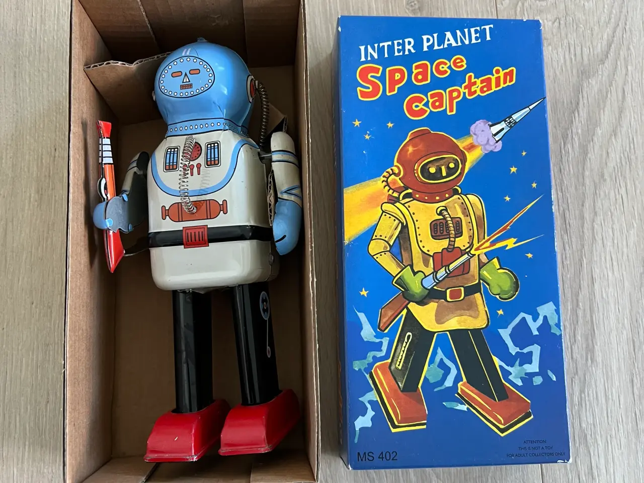 Billede 1 - Tin robot med optræk
