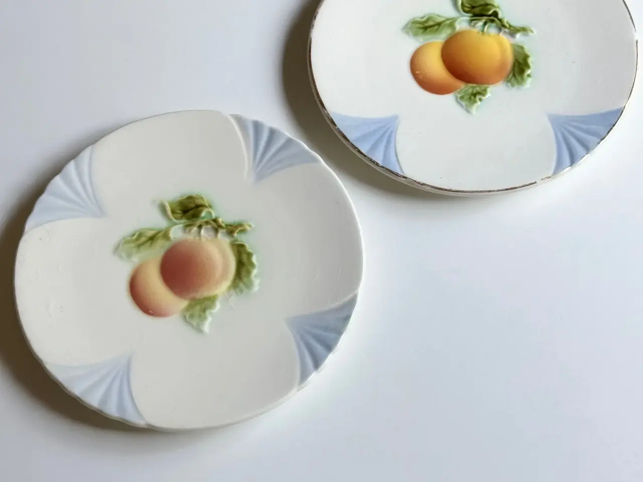 Billede 3 - Fajancetallerkner m appelsiner, 2 stk samlet