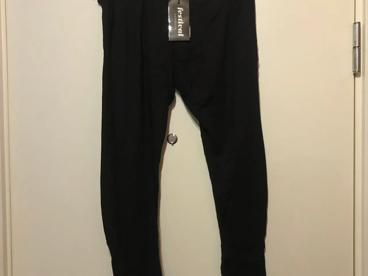 Billede 1 - Leggins med flot blondekant i siderne