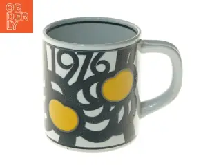 Årskrus med årstal design fra Royal Copenhagen (str. Ø 10,5 cm længde 11,5 cm)