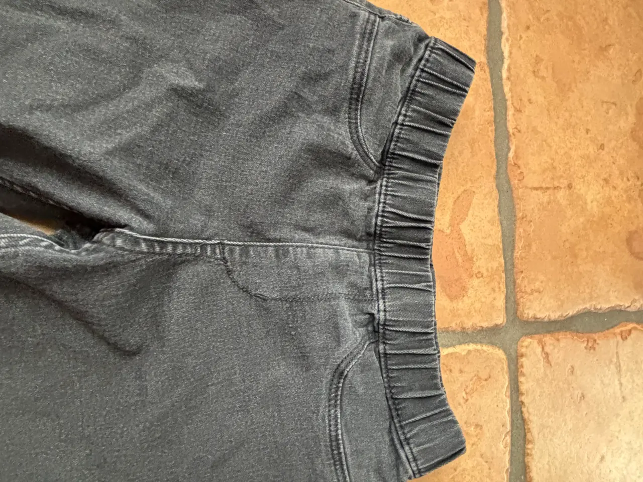 Billede 4 - Grå / sort legging fra H&M i str. 140