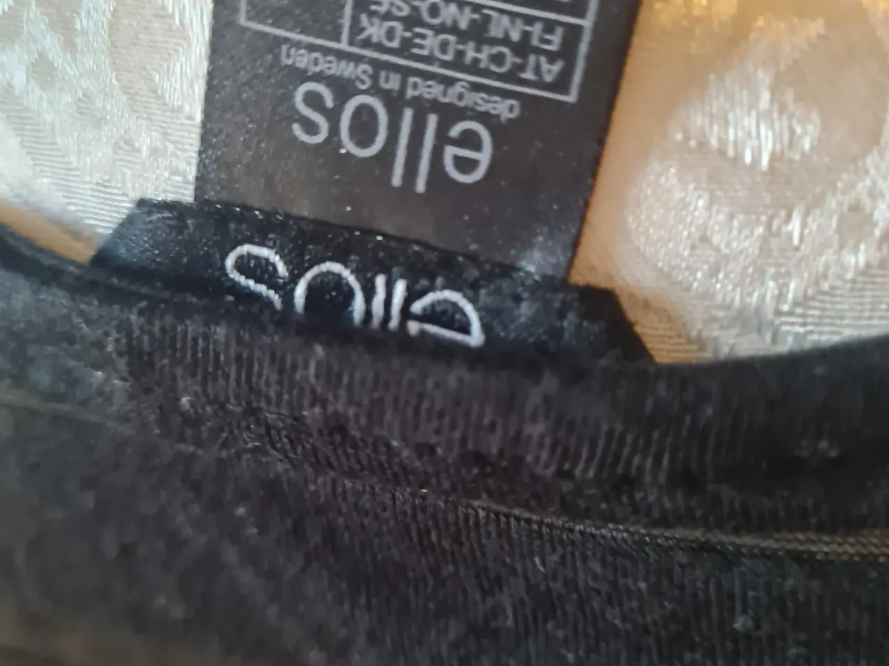 Billede 4 - Sort top/T-shirt str xl 42-44 Ellos