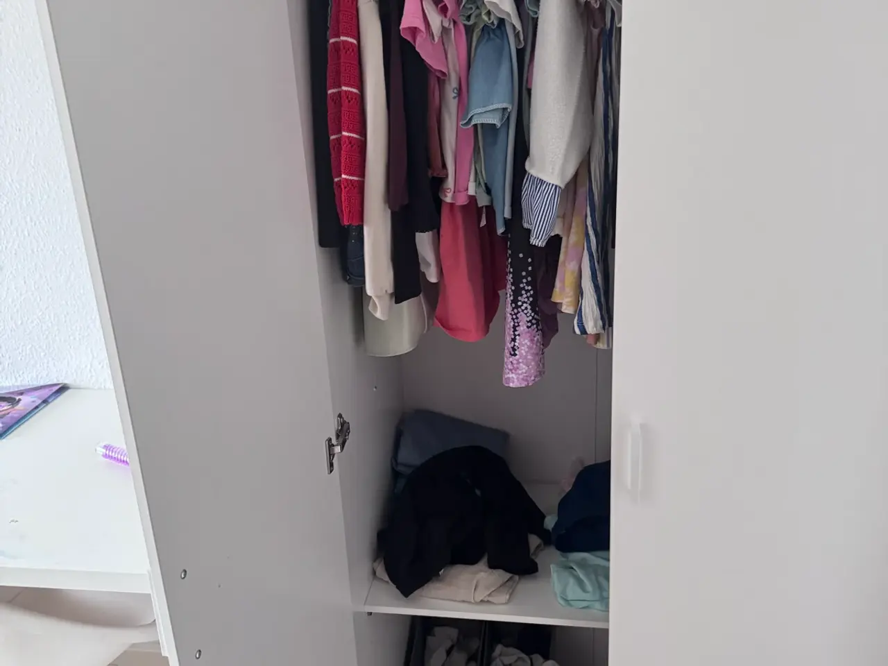 Billede 2 - gaderobeskab fra jysk